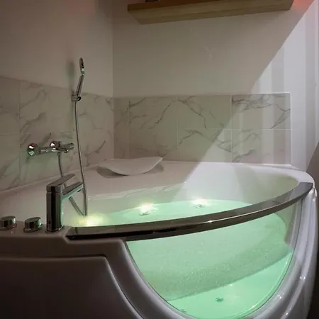Apartment L'arcade Secrete Climatise, Jacuzzi, Borne D'arcade Centre